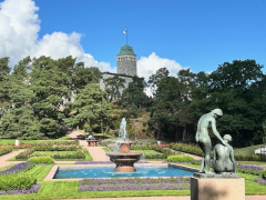 NAANTALIN VANHA KAUPUNKI, KULTARANNAN PUUTARHA JA LOUHISAAREN KARTANOLINNA